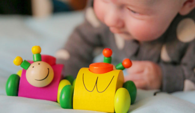 fles verlangen Minimaliseren Vanaf wanneer kunnen baby's wat? - houten speelgoed Selecta