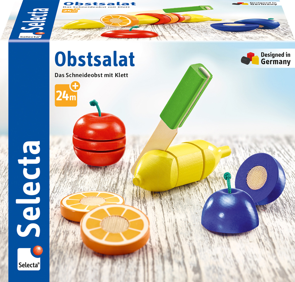 62020_Picknick_FS11_11_2019 Speelfruitset met houten mes, gesneden fruit met klittenband en een verpakking met het opschrift „Obstsalat“.